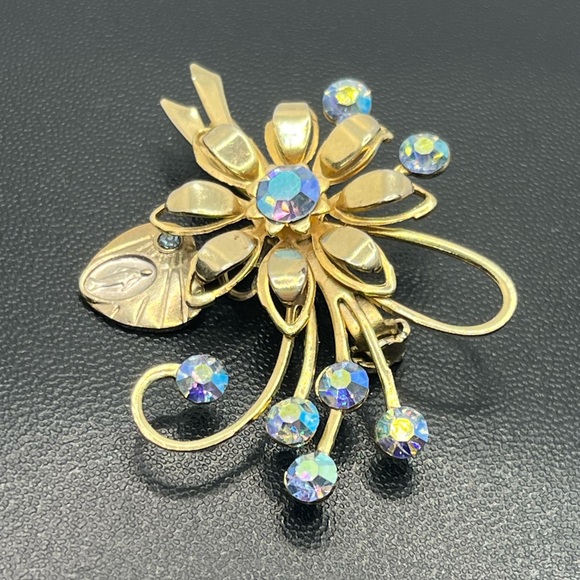 Vintage gold tone blue flower rhinestone Virgin Mary Catholic brooch pin - Picture 3 of 10